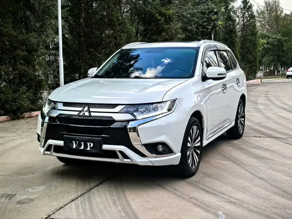 Mitsubishi Outlander Facelift 2.0L 2WD Comfort Edition 5-Seater 2023