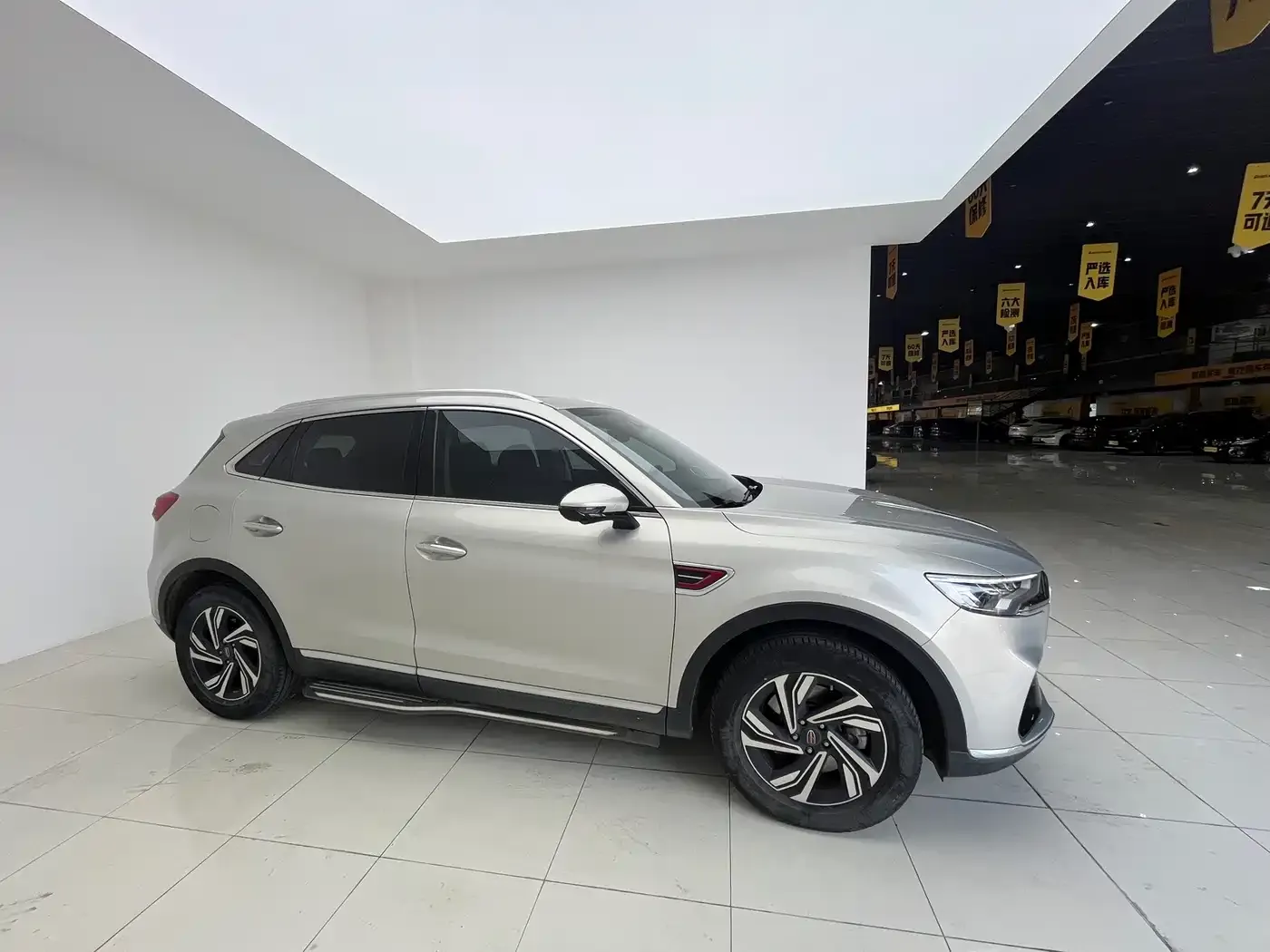 Hongqi HS5 Facelift 2.0T Smart Flag Enjoyment Edition 2022 — фото 5