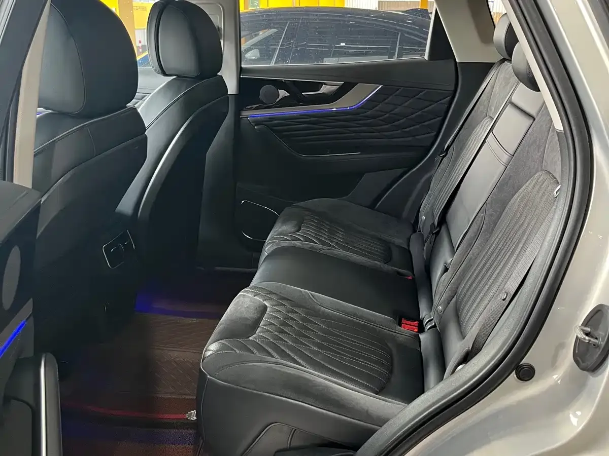 Hongqi HS5 Facelift 2.0T Smart Flag Enjoyment Edition 2022 — фото 10