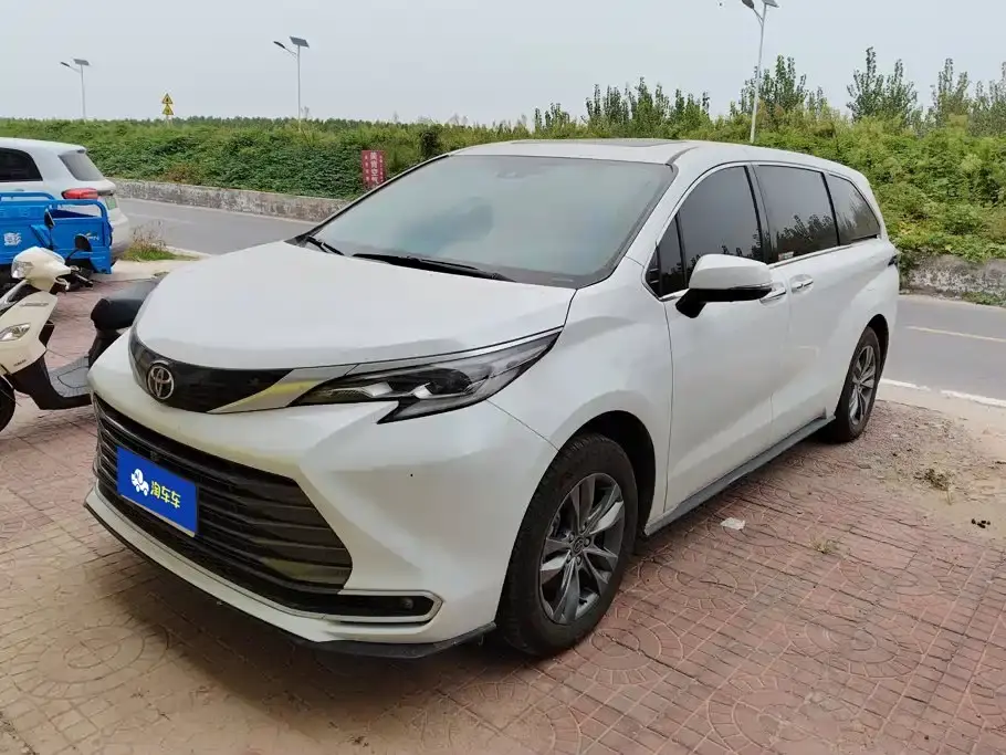 Toyota Sienna 2.5L Hybrid FWD Exclusive Premium Edition 2026