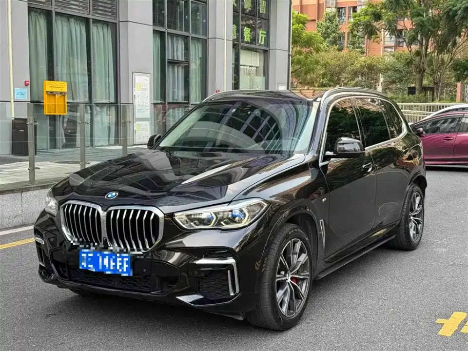 BMW X5 xDrive 30Li Premium M Sport Package 2022