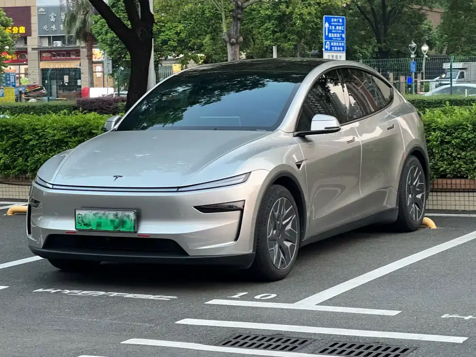 Tesla Model Y L Facelift Long Range AWD 2025