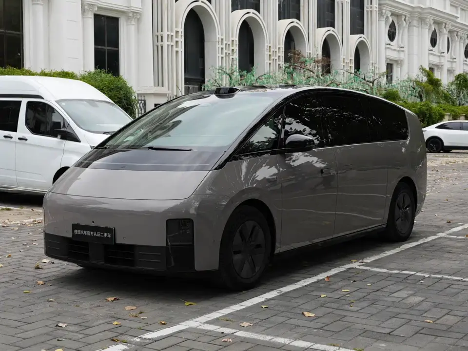 Li Auto MEGA Ultra 2024