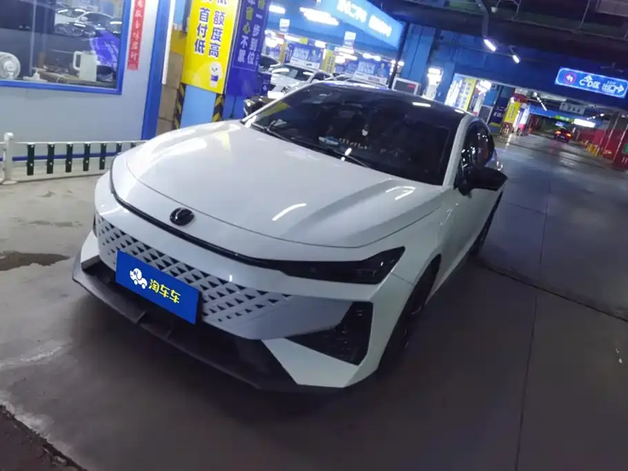 Changan UNI-V 1.5T Deluxe 2024