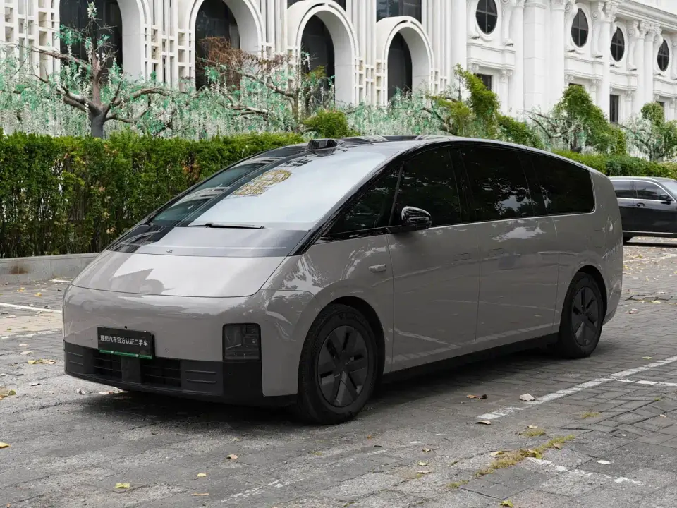 Li Auto MEGA Ultra 2024