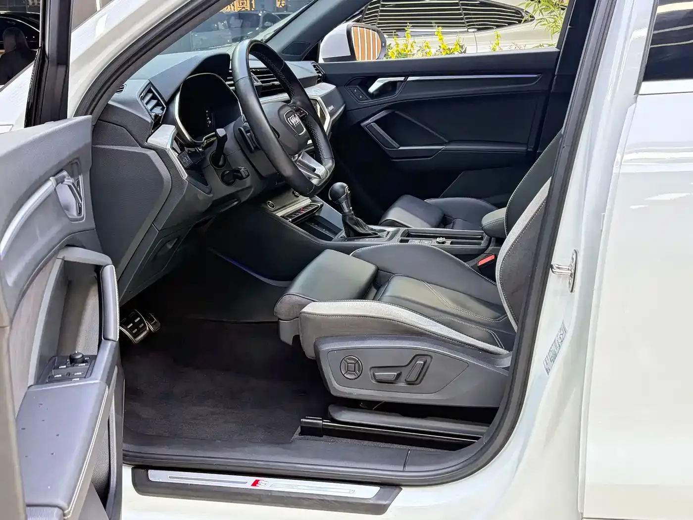 Audi Q3 35 TFSI Fashion Sport 2024 — фото 4