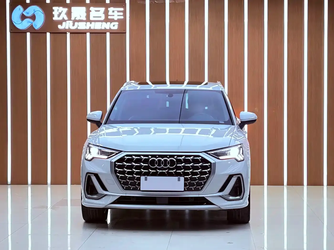 Audi Q3 35 TFSI Fashion Sport 2024 — фото 2