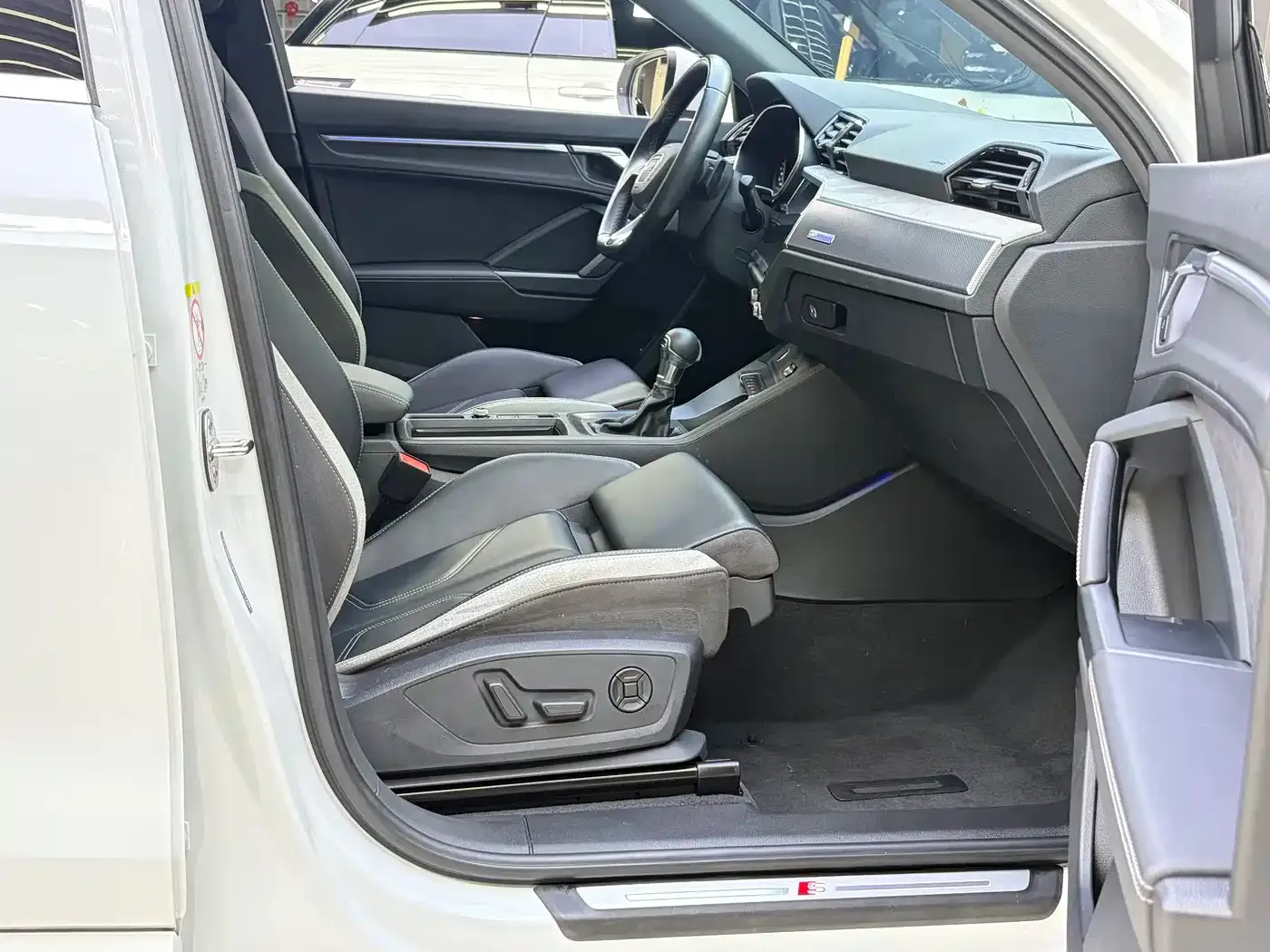 Audi Q3 35 TFSI Fashion Sport 2024 — фото 12