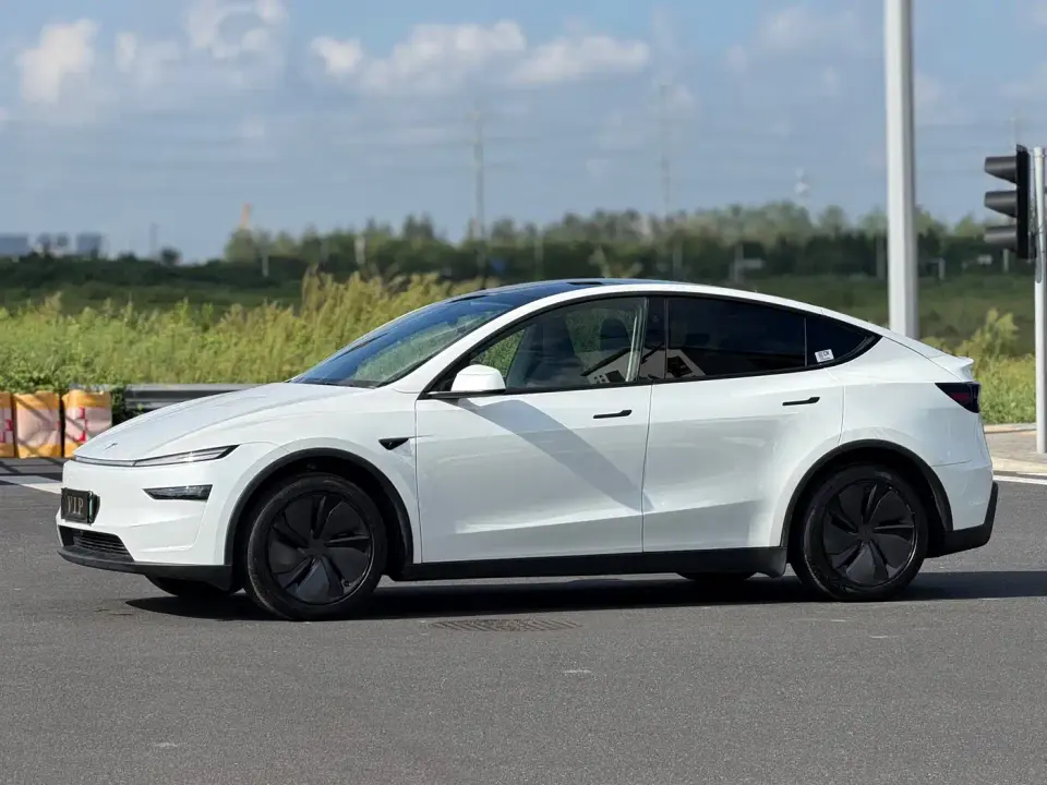 Tesla Model Y Rear-Wheel Drive 2025