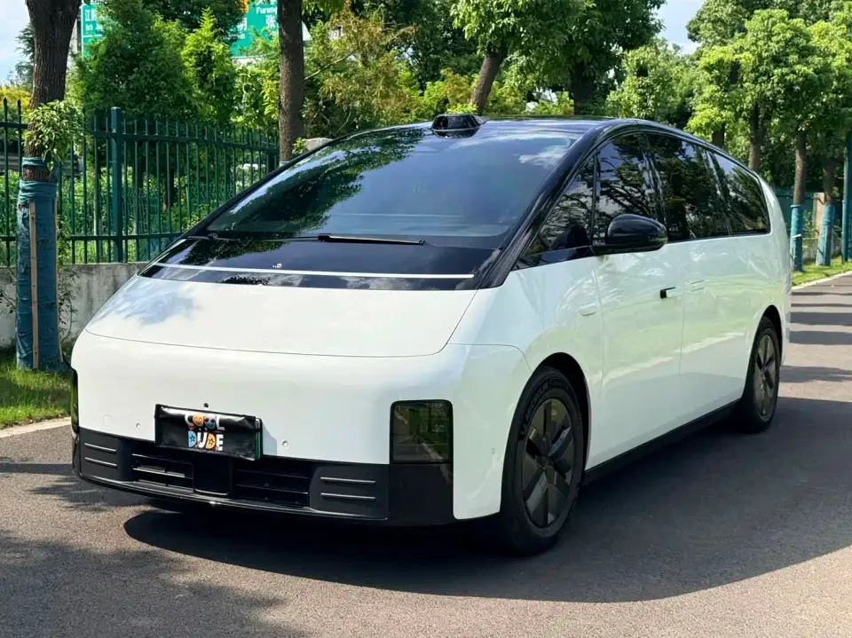 Li Auto MEGA Ultra 2024