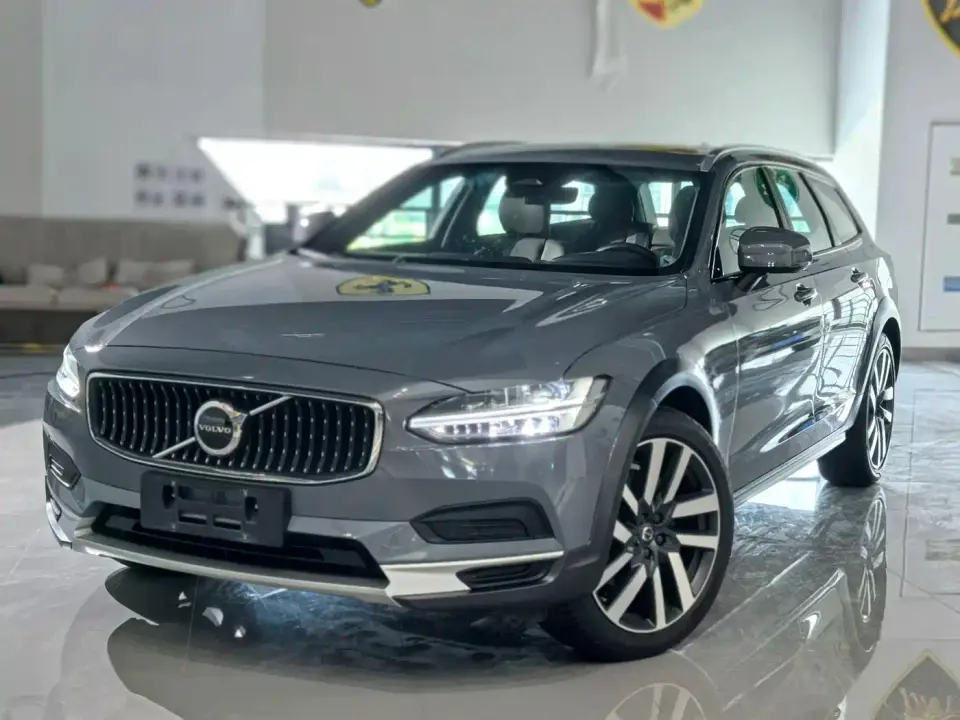 Volvo V90 Cross Country B5 AWD Momentum 2022