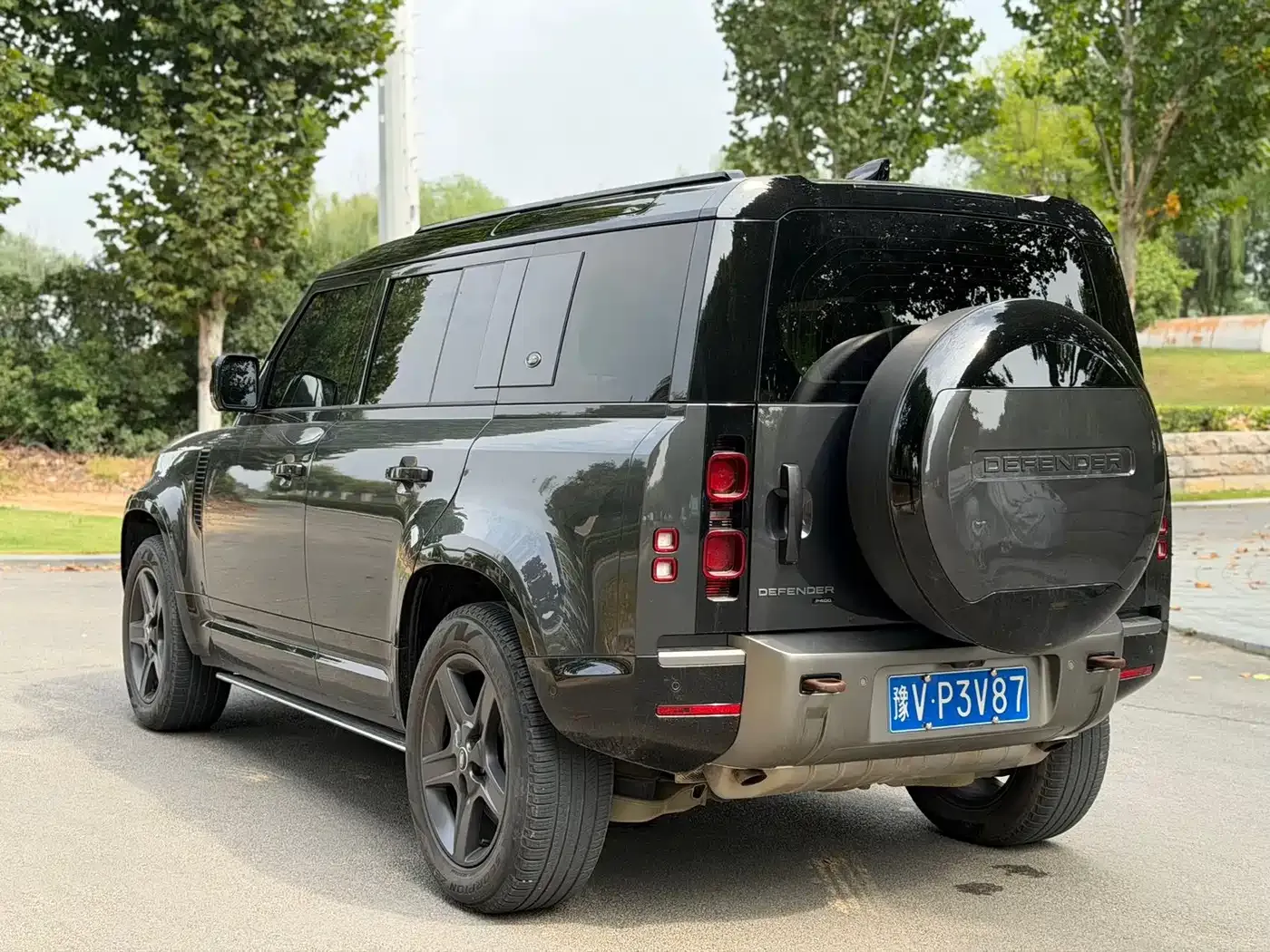 Land Rover Defender Model 110 3.0T P400 X-DYNAMIC HSE 2023 — фото 9