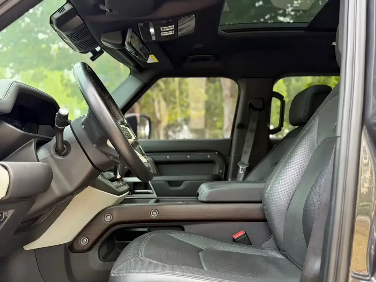 Land Rover Defender Model 110 3.0T P400 X-DYNAMIC HSE 2023 — фото 4