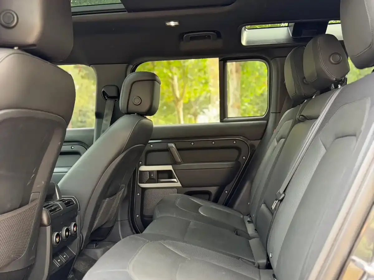 Land Rover Defender Model 110 3.0T P400 X-DYNAMIC HSE 2023 — фото 6