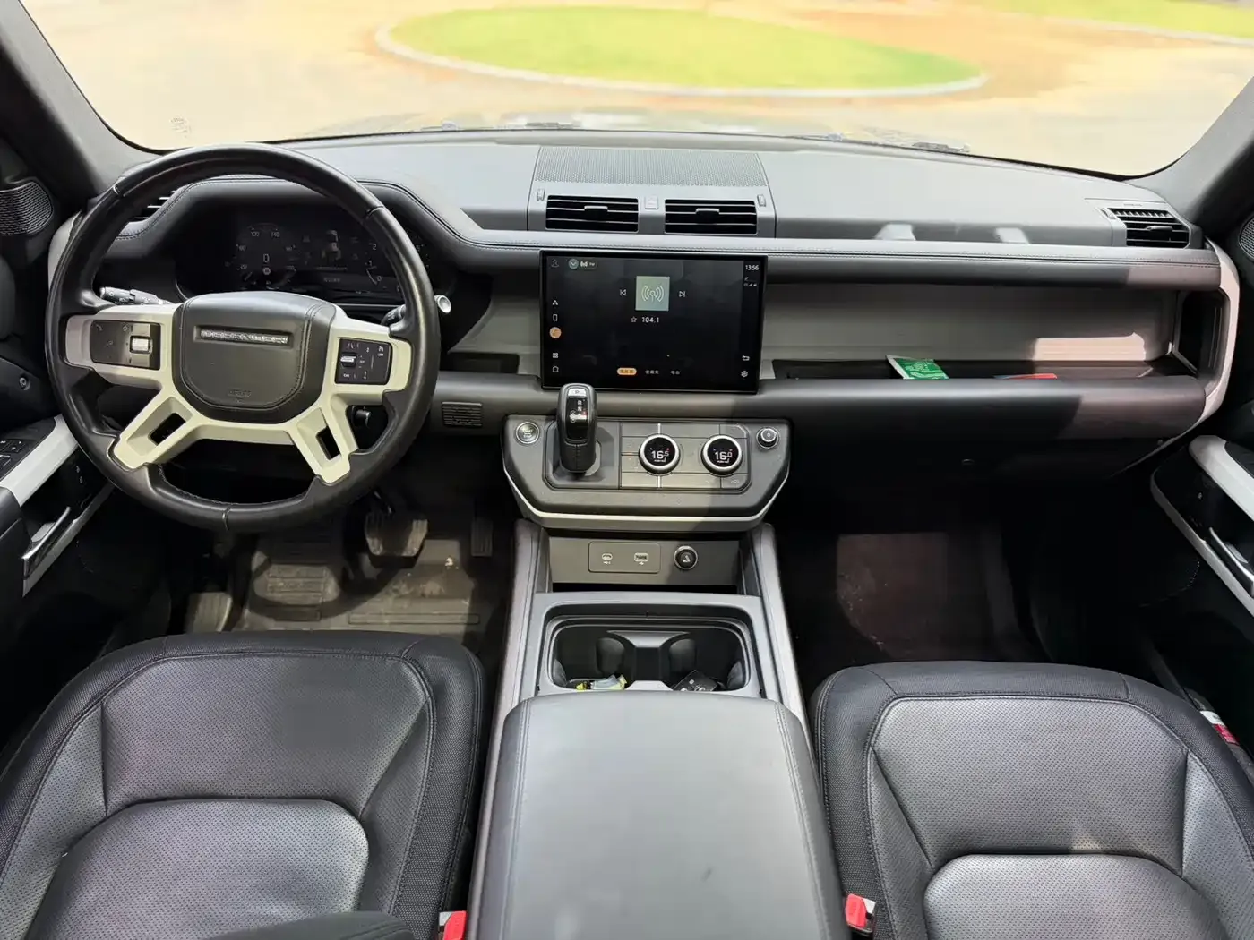 Land Rover Defender Model 110 3.0T P400 X-DYNAMIC HSE 2023 — фото 5