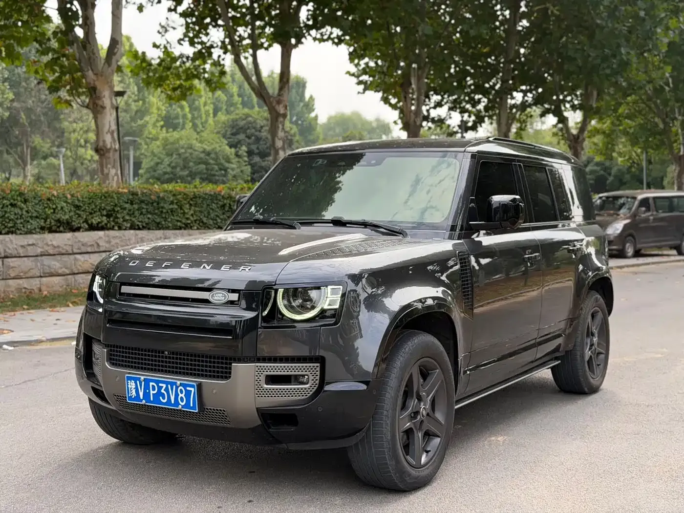 Land Rover Defender Model 110 3.0T P400 X-DYNAMIC HSE 2023 — фото 3