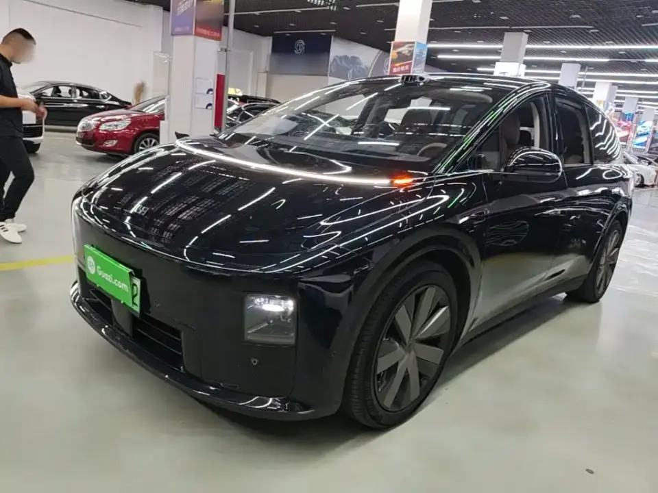 Li Auto Li i8 Standard Edition 2025