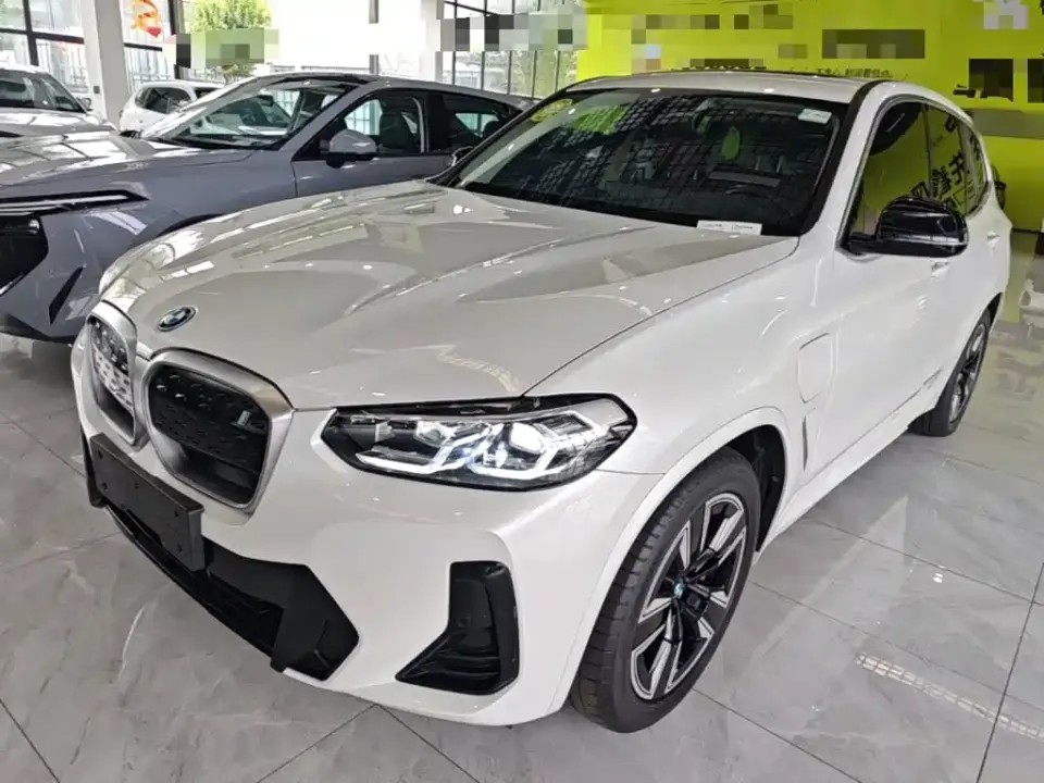 BMW iX3 Facelift Leading Model 2023