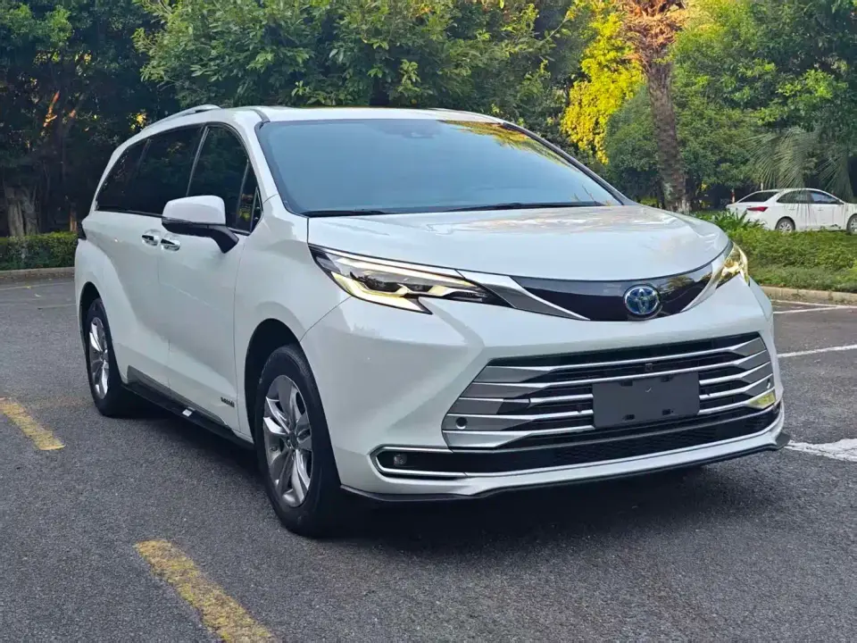 Toyota Sienna 2.5L Hybrid Platinum Edition 2022