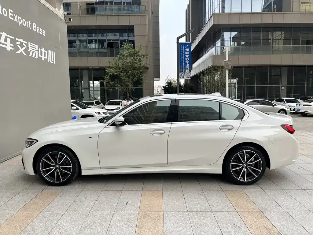 BMW 3 Series 325Li M Sport Package 2022 — фото 3