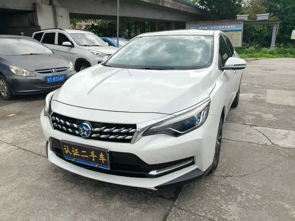 Venucia D60 1.6L XL CVT Smart Connect Elite Edition 2019