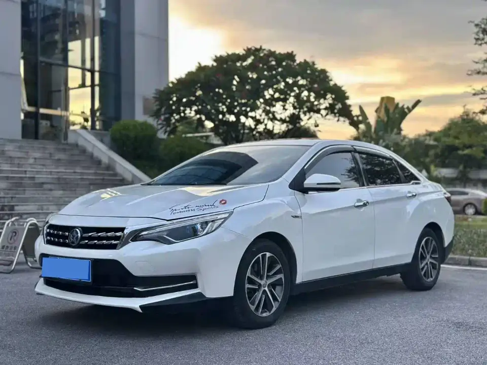 Venucia D60 1.6L XL CVT Smart Connect Elite Edition 2019