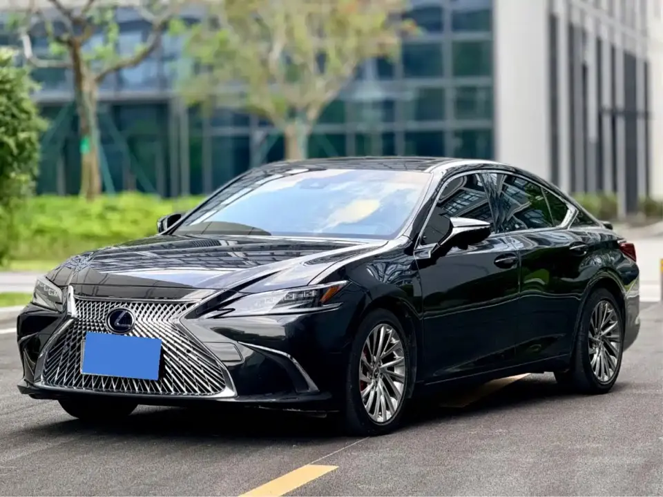 Lexus ES 300h Ultimate Edition 2023