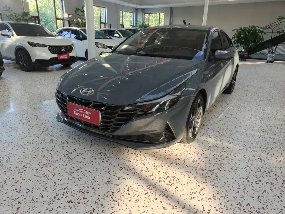 Hyundai Elantra 1.5L CVT LUX Premium Edition 2022