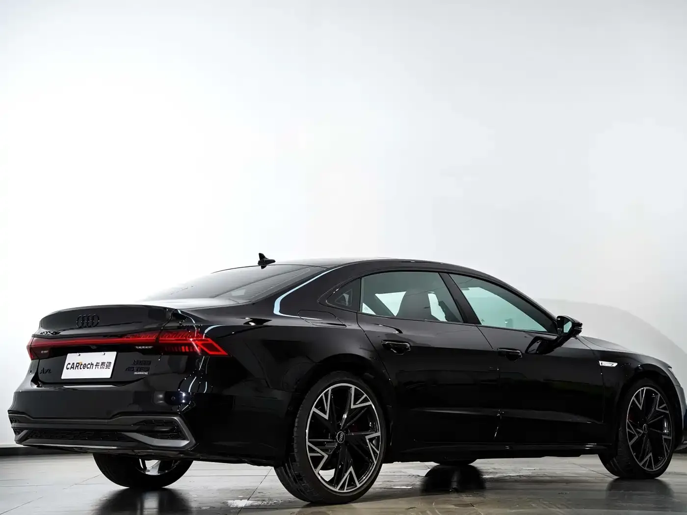 Audi A7L 45 TFSI quattro Black Warrior Edition 2024 — фото 2
