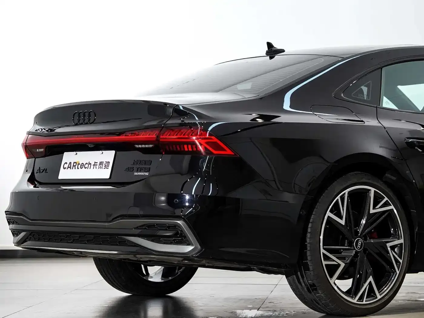 Audi A7L 45 TFSI quattro Black Warrior Edition 2024 — фото 14
