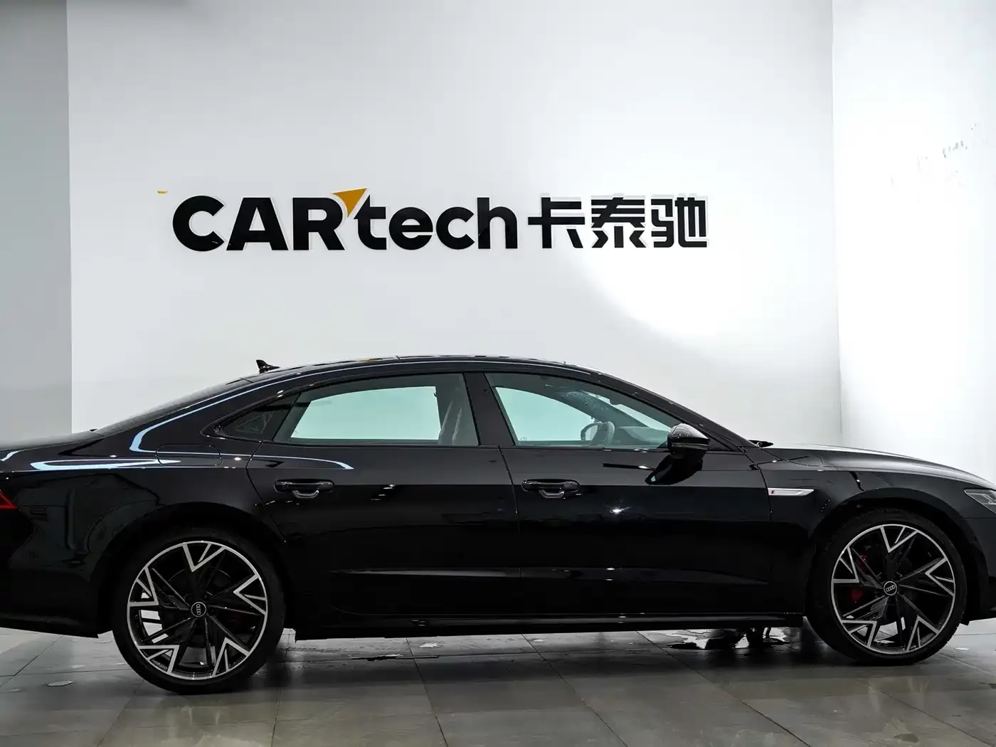 Audi A7L 45 TFSI quattro Black Warrior Edition 2024 — фото 4