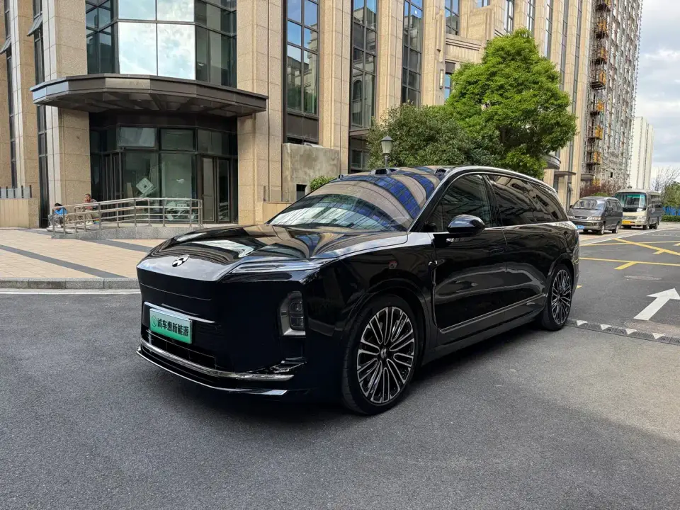 NIO ES8 Base Model 2025