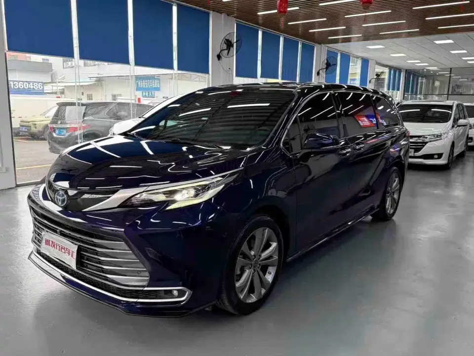 Toyota Sienna 2.5L Hybrid Premium Edition 2024