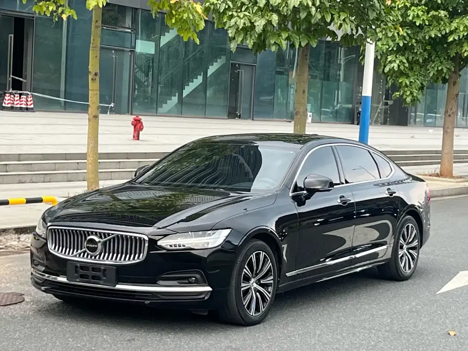 Volvo S90 Model B5 Momentum Luxury Edition 2021