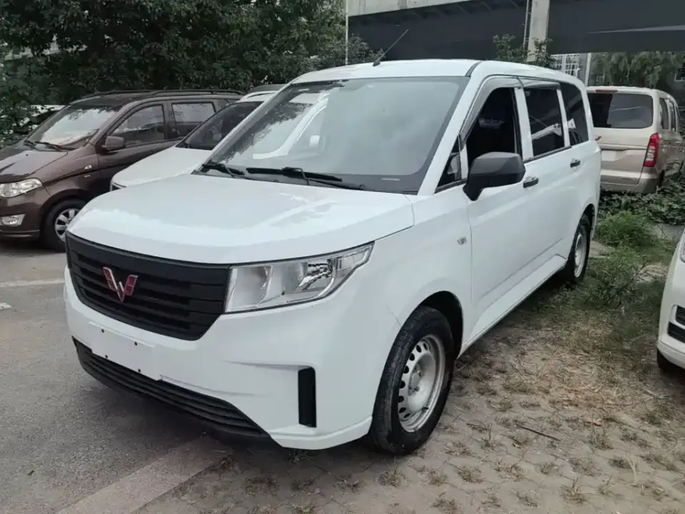 Wuling Motors Wuling Hongguang PLUS 1.5L Manual Standard 5-seater 2024