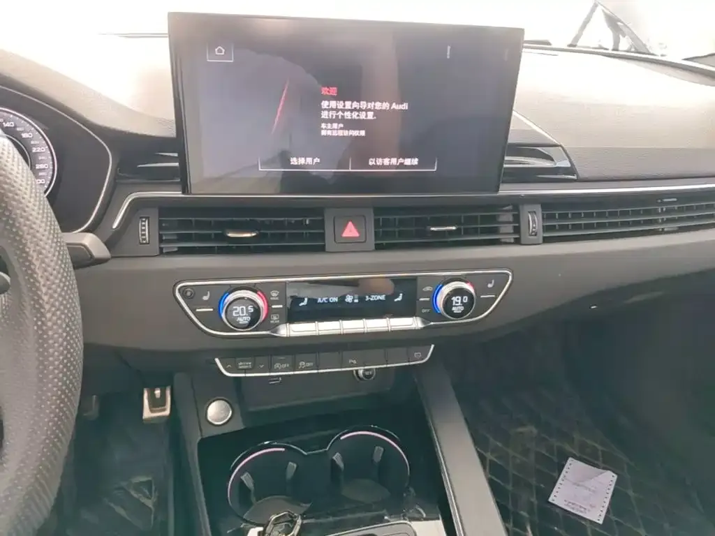 Audi A4L 40 TFSI Luxury Dynamic 2024 — фото 13