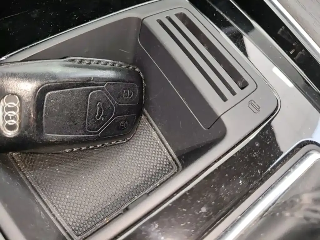 Audi A4L 40 TFSI Luxury Dynamic 2024 — фото 9