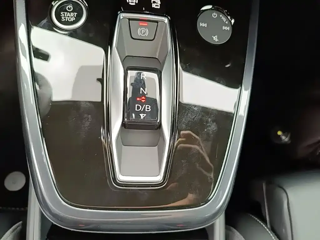 Audi Q4 e-tron 50 e-tron quattro Creation Night Edition 2024 — фото 14