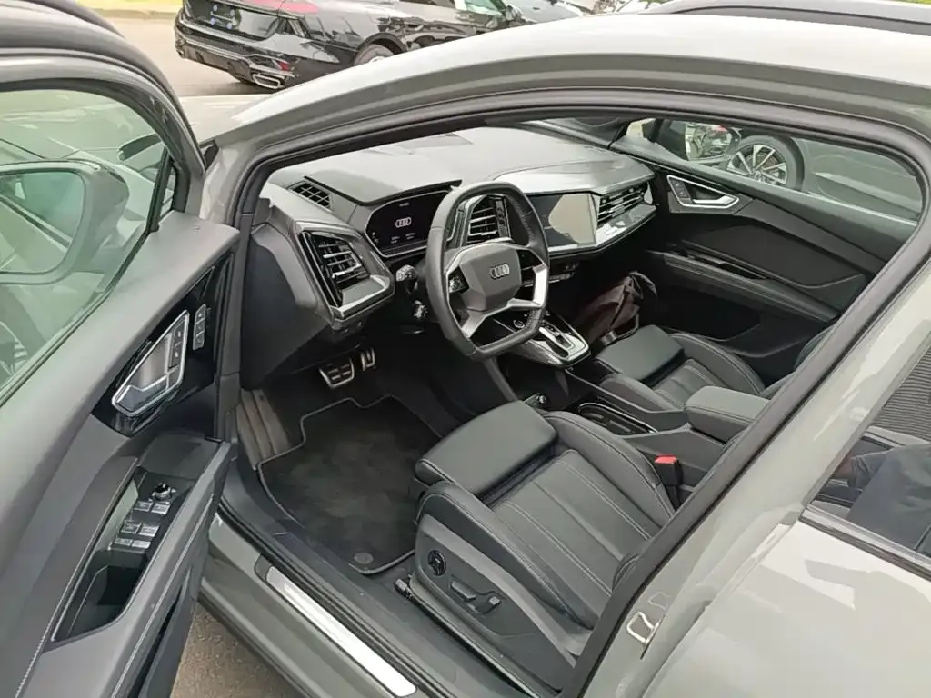 Audi Q4 e-tron 50 e-tron quattro Creation Night Edition 2024 — фото 16