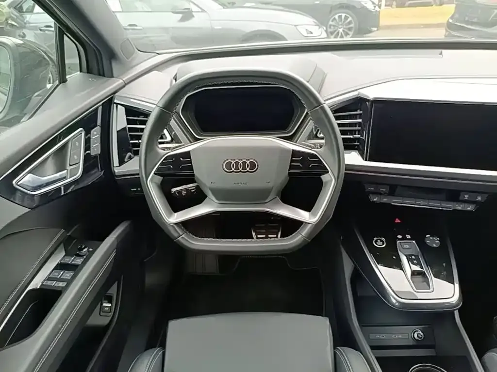 Audi Q4 e-tron 50 e-tron quattro Creation Night Edition 2024 — фото 11
