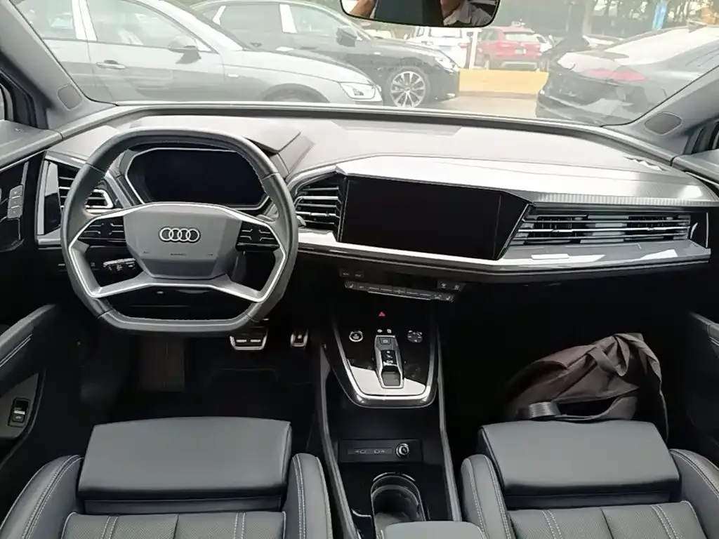 Audi Q4 e-tron 50 e-tron quattro Creation Night Edition 2024 — фото 10