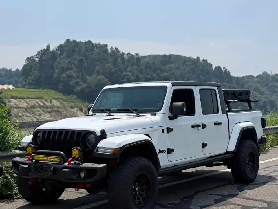 Jeep Gladiator 3.6L Pioneer Edition 2023