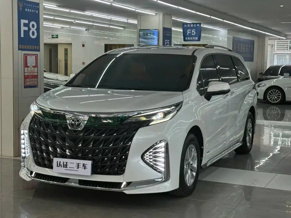 Toyota Granvia 2.5L Hybrid Comfort 2025