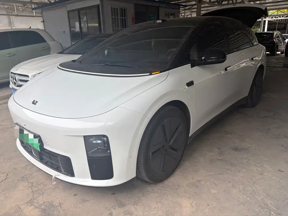 Li Auto i6 2WD Base Model 2025