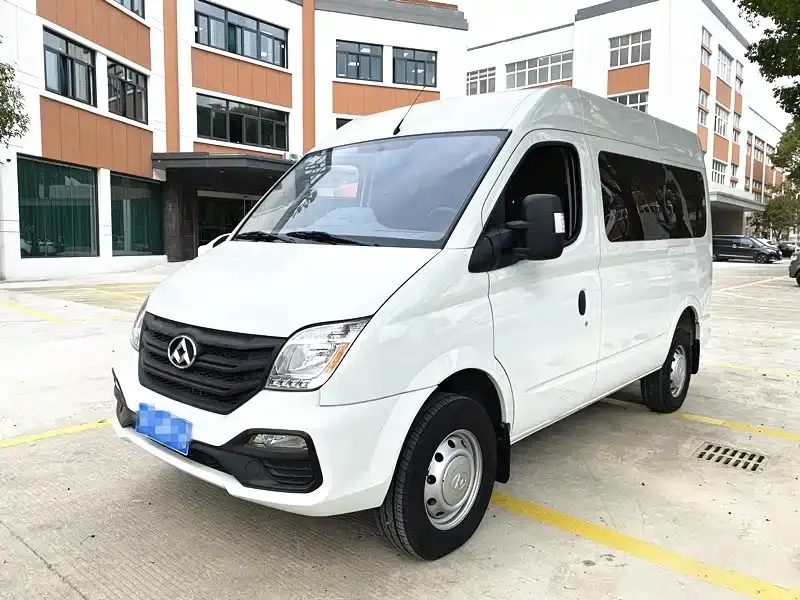 SAIC Maxus Xintu V80 2.0T AMT Classic Aoyuntong Short Wheelbase Medium Roof 5/6 Seater 2022