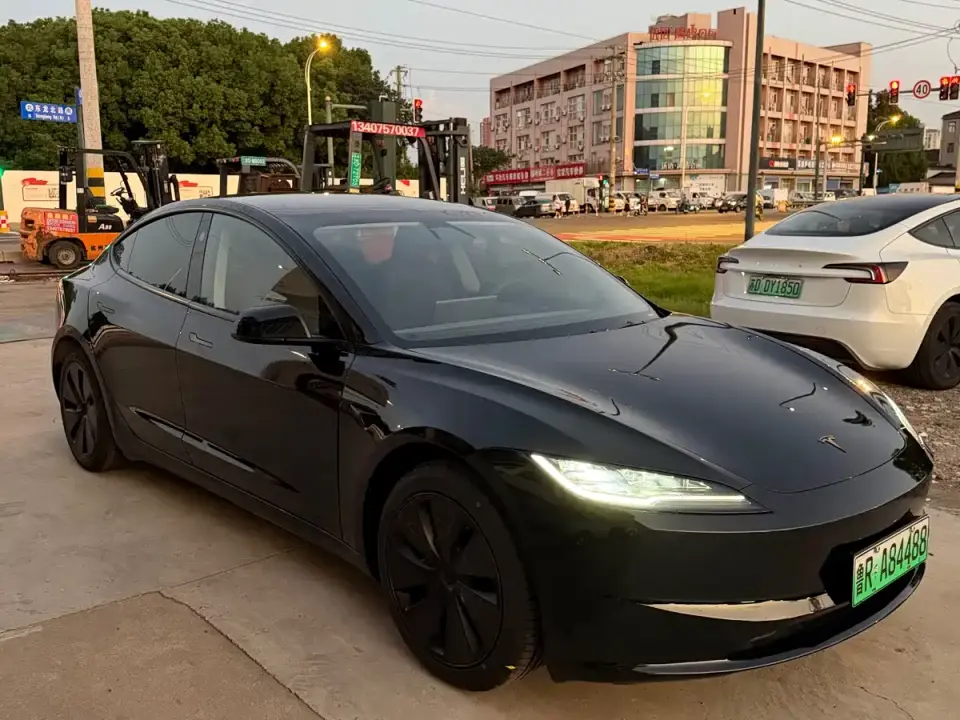 Tesla Model 3 Model Year Facelift Rear-Wheel Drive 2026