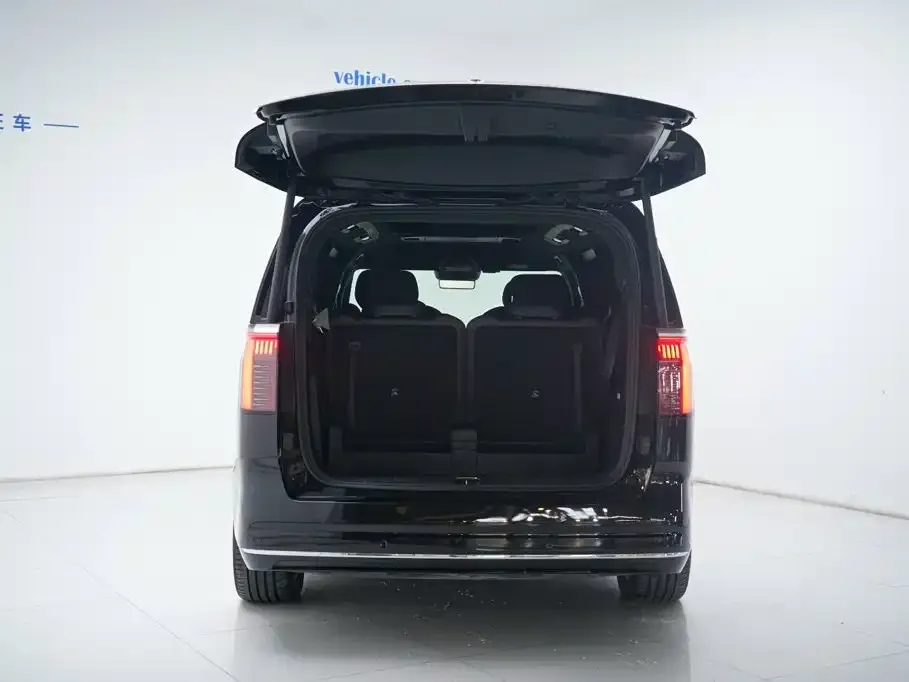 Zeekr 009 6-seat Executive AWD 108kWh 2024 — фото 16