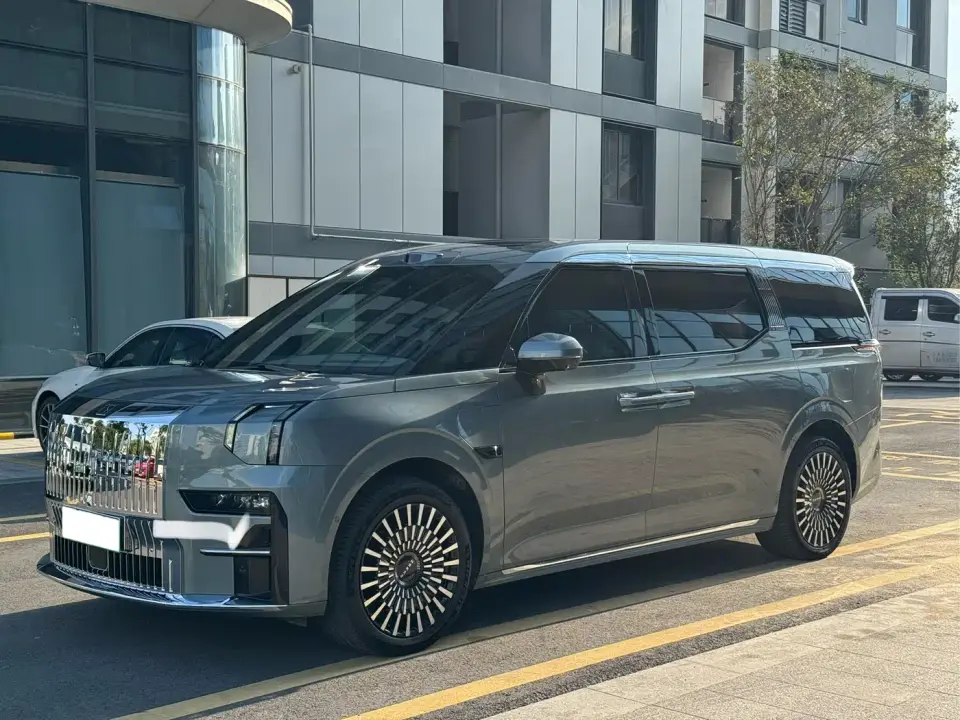 Zeekr 009 6-Seat Executive AWD Version 140kWh 2024