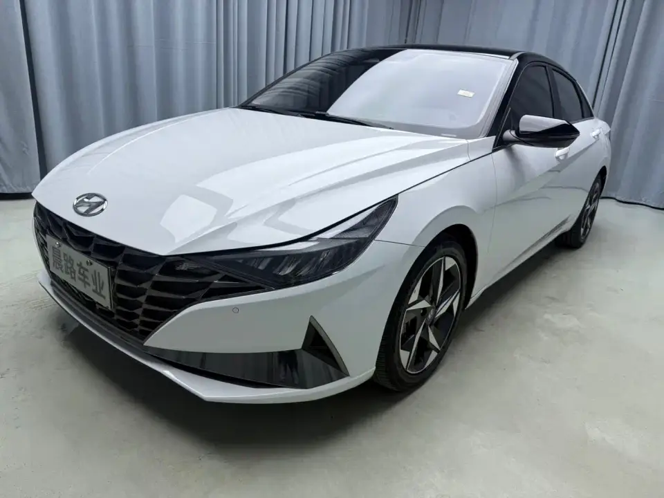 Hyundai Elantra 1.5L CVT LUX Premium Edition 2022