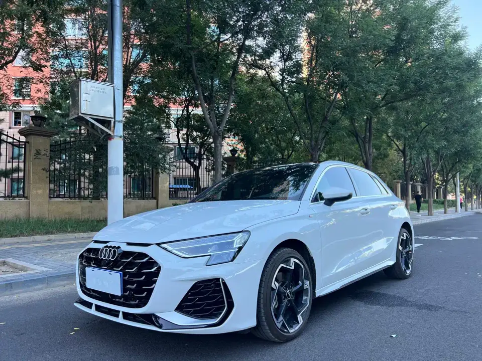 Audi A3 Facelift Sportback 35TFSI Flying Spur Premium 2026